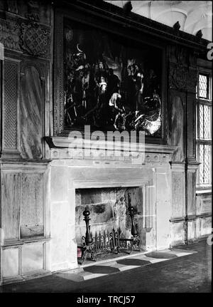 La Long Gallery, Haddon Hall, Derbyshire. Photo prise probablement dans les années 1920. Il s'agit d'un négatif sur verre et ont formé l'un des 102 points négatifs marqués 'Crich'. Tous sont disponibles sur Alamy et peut être trouvé sous le mot-clé 'Crich des années 1920. Banque D'Images