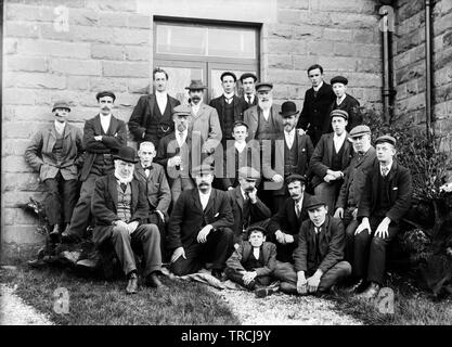 L'histoire sociale de la mode (Derbyshire/Warwickshire). Photo prise probablement dans les années 1920. Il s'agit d'un négatif sur verre et ont formé l'un des 102 points négatifs marqués 'Crich'. Tous sont disponibles sur Alamy et peut être trouvé sous le mot-clé 'Crich des années 1920. Banque D'Images