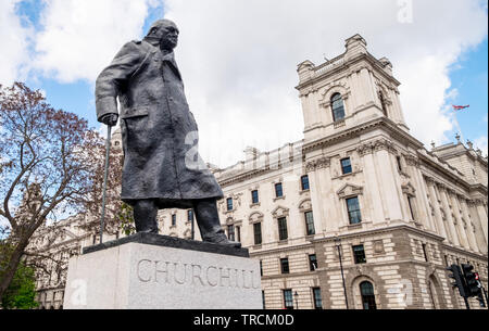 Statue de Winston Churchill à la place du Parlement, England, UK Banque D'Images