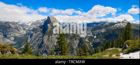 Demi-Dôme, Nevada et Vernal Falls, Yosemite National Park, Californie Banque D'Images