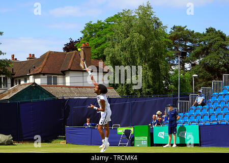 Surbiton, Royaume-Uni. 06Th Juin, 2019. Dustin Brown de l'Allemagne en action contre Lukas Lacko de la Slovaquie à l'intention des célibataires. Tennis 2019 Trophée Surbiton, jour un Surbiton Racket & Fitness Club à Surrey, le lundi 3 juin 2019. Ce droit ne peut être utilisé qu'à des fins rédactionnelles. Utilisez uniquement rédactionnel, pic par Steffan Bowen/Andrew Orchard la photographie de sport/Alamy live news Crédit : Andrew Orchard la photographie de sport/Alamy Live News Banque D'Images