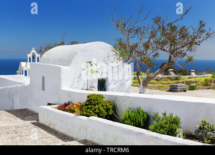 Petite chapelle à Oia, Santorin, Grèce. Banque D'Images