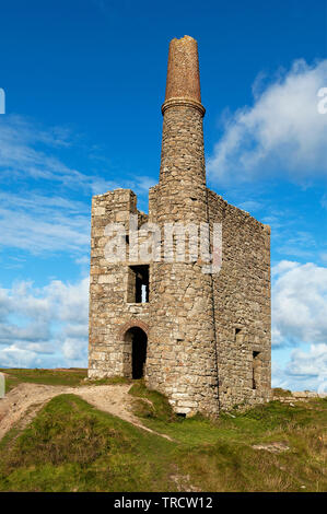 Ancienne mine d'étain engine house, Cornwall, England, UK. Banque D'Images