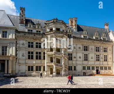 L'aile François I er et l'escalier en colimaçon de château de Blois, Blois, Loire-et-Cher, Center-Val de Loire, France, Europe Banque D'Images