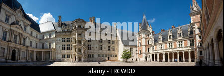 Vue panoramique des trois ailes du château de Blois, Blois, Loire-et-Cher, Center-Val de Loire, France, Europe Banque D'Images