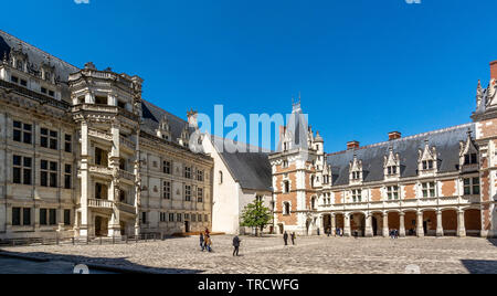 Le François 1er et de l'aile Louis XII de la cour intérieure du château de Blois, Blois, Loire-et-Cher, Center-Val de Loire, France, Banque D'Images