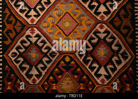 Tapis tissé à la main - tapis et tapisserie vintage sur un bazar turc. Turquie - tapis traditionnels de l'artisanat oriental et la décoration de l'intérieur. Banque D'Images