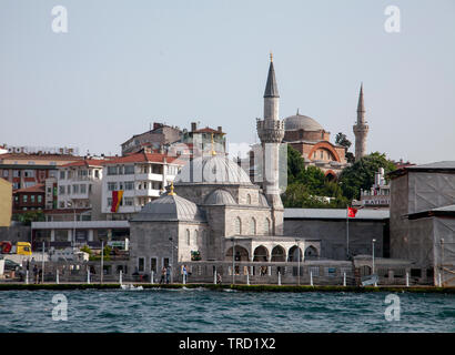 Istanbul, Turquie, 29 mai, 2013 : rhum Mehmet Pasa mosque et Semsi Pasa Mosque (1471) , Uskudar, Istanbul, Turquie Banque D'Images