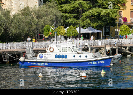 SALO, ITALIE - Septembre 2018 : voile pour les plongeurs de l'armée de volontaires amarré n Salo, sur le lac de Garde. Banque D'Images