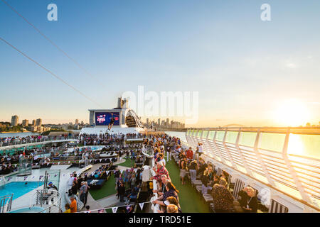 Sydney, Australie - 18 mai 2019 : P&O organise sa deuxième croisière à thème, "un hommage au Roi", au départ de Sydney, Australie. Banque D'Images