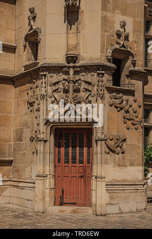 Porte gothique du Musée de Cluny, avec une collection d'objets d'art médiéval à Paris. L'un des plus impressionnants du monde centre culturel en France. Banque D'Images