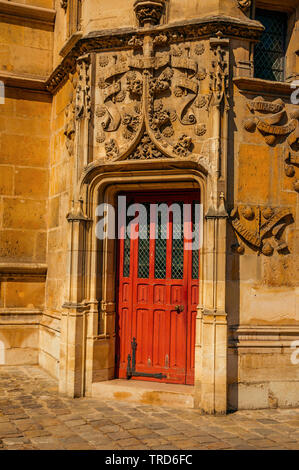 Porte gothique du Musée de Cluny, avec une collection d'objets d'art médiéval à Paris. L'un des plus impressionnants du monde centre culturel en France. Banque D'Images