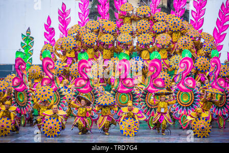 Les participants au festival Sinulog à Cebu aux Philippines Banque D'Images
