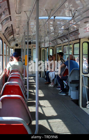 Tatra emblématique tram T3 l'intérieur à Prague, République Tchèque Banque D'Images