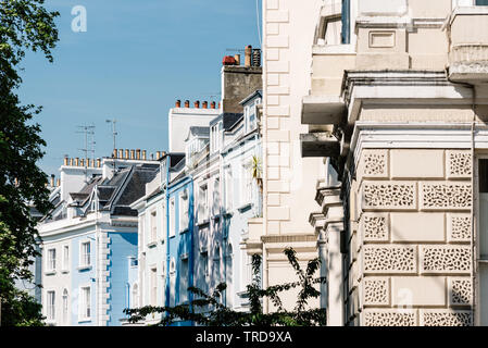 Anglais colorés victoriennes à Notting Hill, un quartier dans l'ouest de Londres dans le quartier de Kensington et Chelsea Banque D'Images