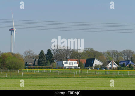 Turbine éolienne moderne, immeubles résidentiels, des maisons isolées, Acker, Basse-Saxe, Allemagne, Europe Banque D'Images