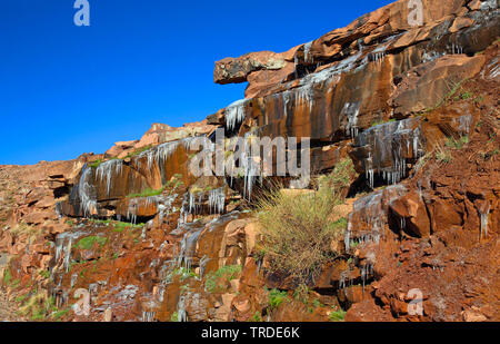 Les glaçons sur les roches de haut Atlas, Maroc, Oukaimeden, Hoher Atlas Banque D'Images