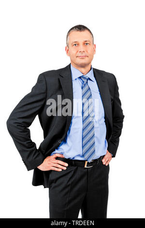 Portrait d'un homme dans un costume gris avec ses mains à ses hanches Banque D'Images