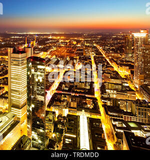 Vue depuis la tour principale de la ville dans la lumière du soir, en Allemagne, en Hesse, Frankfurt am Main Banque D'Images