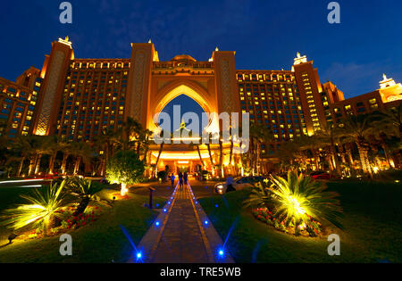 Atlantis The Palm Hôtel dans la soirée, aux Émirats Arabes Unis, Dubai Banque D'Images