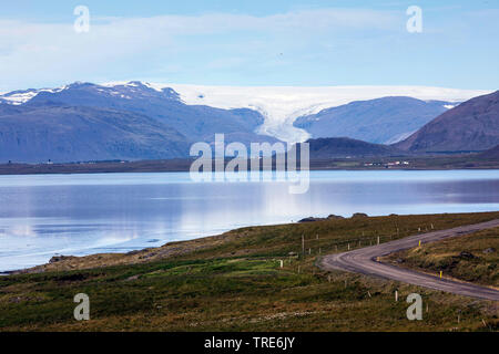 Vue sur le Skardsfjoerdur sur la langue du glacier de l'Islande, Vatnajoekull Banque D'Images