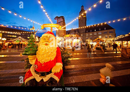 Marché de Noël en face de l'hôtel de ville dans la soirée, l'Allemagne, en Rhénanie du Nord-Westphalie, Remscheid Banque D'Images