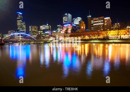 Centre-ville de Melbourne skyline at night, l'Australie, Victoria, Melbourne Banque D'Images