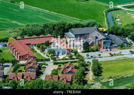 Waterpark Pellewelle et maison de la Croix-Rouge allemande sur l'île de Pellworm, vue aérienne, l'Allemagne, Schleswig-Holstein, dans le Nord de la Frise Orientale Banque D'Images