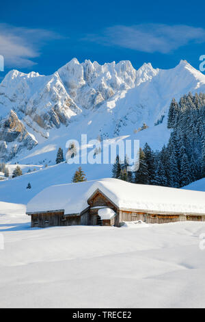 Alpsteinmassif avec mountain cabin et Saentis, Suisse, Appenzell Banque D'Images