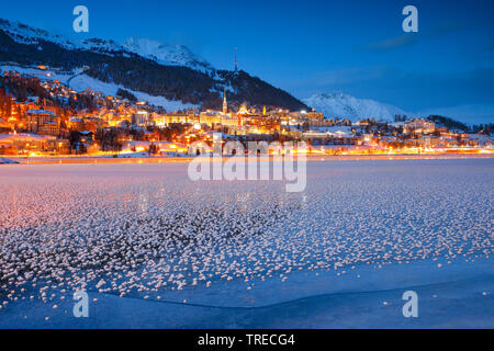 Saint-moritz et lac de Saint-Moritz, Suisse, Grisons, Oberengadin Banque D'Images