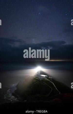 Phare de South Stack de nuit Banque D'Images