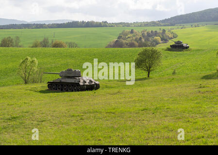 Réservoir t-34 russe célèbre dans la vallée de la mort en Slovaquie près de Kapisova ou Svidnik. Banque D'Images