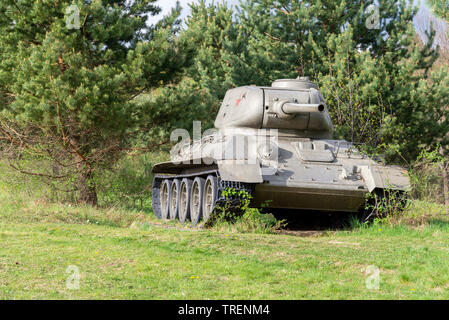 Réservoir t-34 russe célèbre dans la vallée de la mort en Slovaquie près de Kapisova ou Svidnik. Banque D'Images