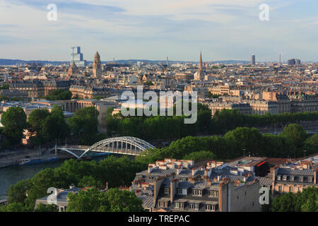 À la vue de Paris vers la passerelle Debilly Passerelle Debilly) ((à partir de la première étage de la Tour Eiffel, Paris, France Banque D'Images