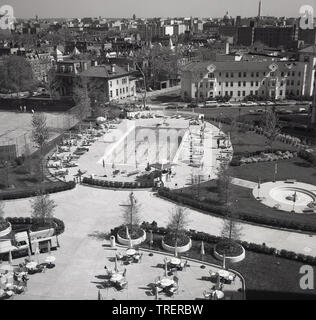 1960s, vue aérienne historique de l'arrière de l'hôtel Hilton Washington, montrant la piscine et au loin l'horizon et la ville de Washington DC, USA. Banque D'Images