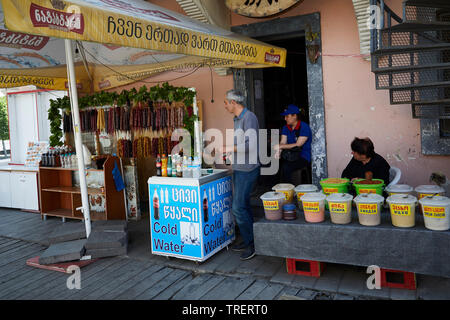 Un foodstand à Tbilissi. La Géorgie Banque D'Images