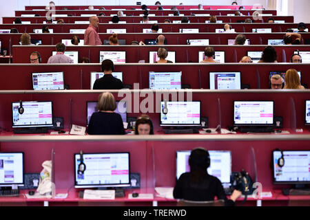 Salle de projection de "Le Rendez-Vous 2018", un événement organisé chaque année par TV France International à Biarritz (Sud-ouest de la France), dans le Pays Basque Co Banque D'Images