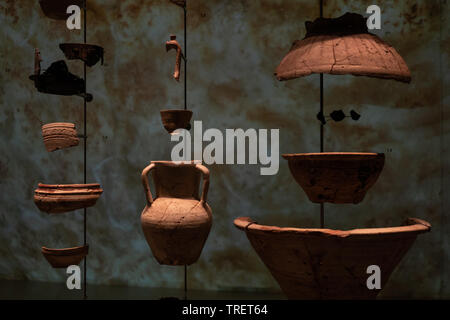 Conçu par Jean Nouvel, lauréat du prix Pritzker, l'architecte français, le Musée national du Qatar est situé sur le front de mer de Doha corniche. Le musée est le premier bâtiment notable visiteurs voir comme ils font leur chemin à partir de l'aéroport et le centre-ville. Le musée est une toit incurvé, qui ressemble à un puzzle géant, est composé de 76 000 à 3 600 panneaux de différentes formes et tailles. Le musée a pour objectif de raconter l'histoire de l'histoire du Qatar, célèbre son passé et Bédouins présent riches en énergie. Banque D'Images