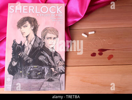 Une étude en rose # 4 couverture par Yefeng Jiang - Sherlock Holmes roman graphique basé sur la série Sherlock de Steven Moffat et Mark Gatiss, un manga Banque D'Images