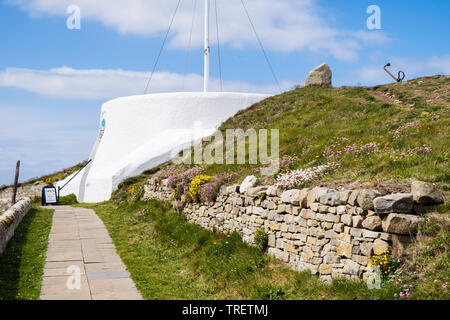 Chemin vers le centre d'accueil de l'ancien corps de garde-côtes européens lookout construit à l'intérieur rempart de Pictish fort. Burghead, Moray, Écosse, Royaume-Uni, Angleterre Banque D'Images