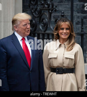 10 Downing Street, Londres, Royaume-Uni. 4 juin 2019. Le deuxième jour de la visite d'État du président et de la Première Dame des États-Unis, le Président Donald Trump et la Première Dame Melania Trump sont accueillis à Downing Street par le Premier ministre britannique Theresa May et son mari Philippe. Credit : Malcolm Park/Alamy Live News. Banque D'Images