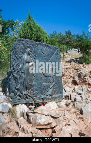 Medjugorje, Bosnie et Herzégovine - 6 juillet 2012 : pèlerins visitent la Colline des apparitions à Medjugorje, Bosnie-et-Herzégovine. Banque D'Images