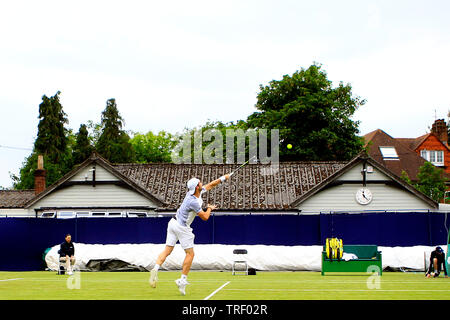 Surbiton, Royaume-Uni. 04 Juin, 2019. Jurij Rodionov d'Autriche en action contre Viktor Troicki de Serbie dans le mens des célibataires. Tennis 2019 Trophée Surbiton, deuxième journée à l'Surbiton Racket & Fitness Club à Surrey, le mardi 4 juin 2019. Ce droit ne peut être utilisé qu'à des fins rédactionnelles. Utilisez uniquement rédactionnel, pic par Steffan Bowen/Andrew Orchard la photographie de sport/Alamy live news Crédit : Andrew Orchard la photographie de sport/Alamy Live News Banque D'Images