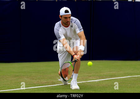 Surbiton, Royaume-Uni. 04 Juin, 2019. Jurij Rodionov d'Autriche en action contre Viktor Troicki de Serbie dans le mens des célibataires. Tennis 2019 Trophée Surbiton, deuxième journée à l'Surbiton Racket & Fitness Club à Surrey, le mardi 4 juin 2019. Ce droit ne peut être utilisé qu'à des fins rédactionnelles. Utilisez uniquement rédactionnel, pic par Steffan Bowen/Andrew Orchard la photographie de sport/Alamy live news Crédit : Andrew Orchard la photographie de sport/Alamy Live News Banque D'Images