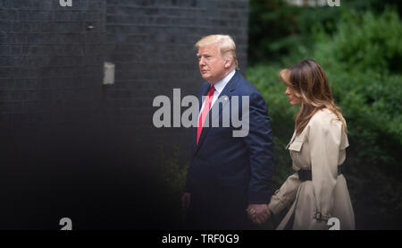 10 Downing Street, Londres, Royaume-Uni. 4 juin 2019. Le deuxième jour de la visite d'État du président et de la Première Dame des États-Unis, le Président Donald Trump et la Première Dame Melania Trump arrivent à Downing Street d'être rencontré par le Premier ministre britannique Theresa May et son mari Philippe. Credit : Malcolm Park/Alamy Live News. Banque D'Images