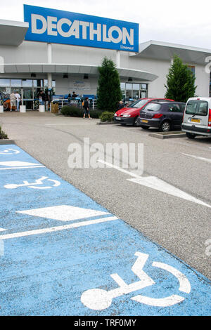 Decathlon, parking, Ecully, France Banque D'Images