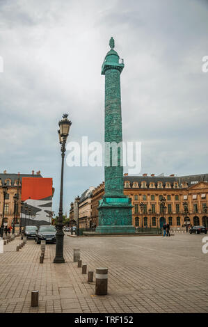 La Place Vendôme avec sa colonne centrale et les hôtels autour, à Paris. L'un des plus impressionnants du monde centre culturel en France. Banque D'Images
