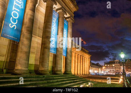 National Gallery of Scotland piliers au crépuscule. Banque D'Images