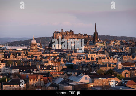 Le Château d'Édimbourg à partir de Salisbury Crags Banque D'Images