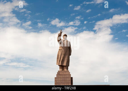 Kashgar, Xinjiang, Chine - le 14 août 2012 : une statue de Mao dans Zedungin la ville de Kashgar, Xinjiang, Chine Banque D'Images